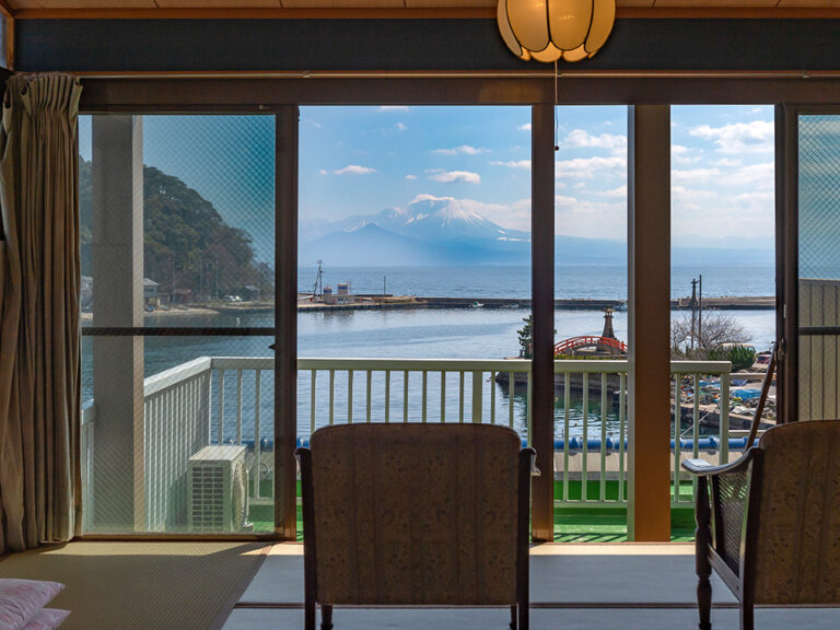 美保関の風情を受け継ぐ、福間館の空間改修